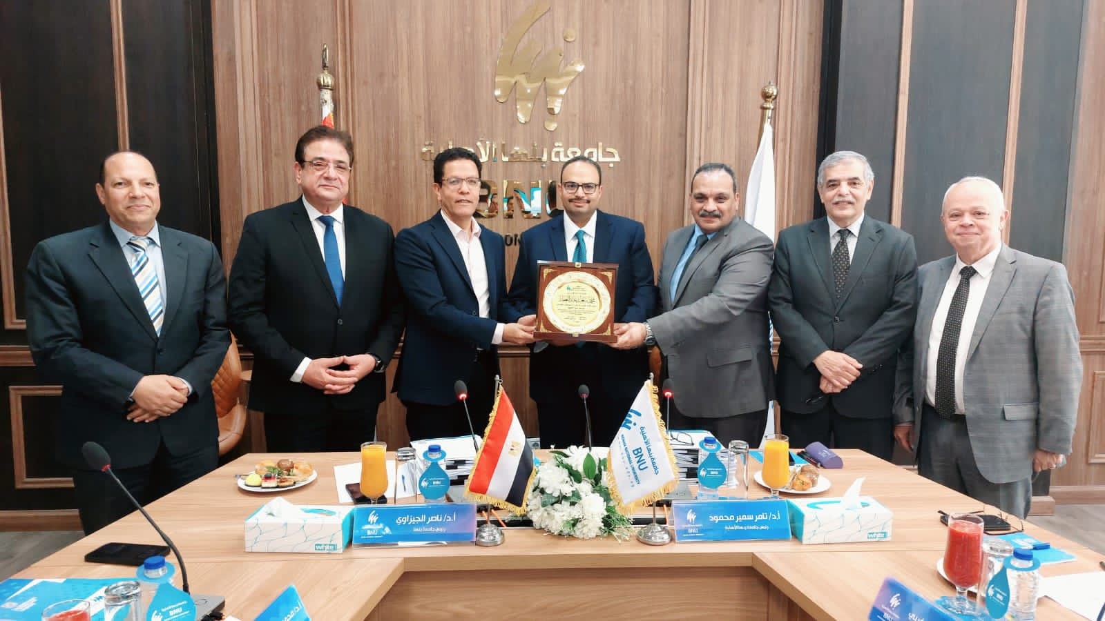 مجلس جامعة بنها الأهلية يكرم المستشار الهندسي للجامعة تقديرا لجهوده المتميزة